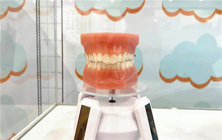 大学生牙齿健康调查：半数对牙齿不满意，牙齿不齐、蛀牙最常见